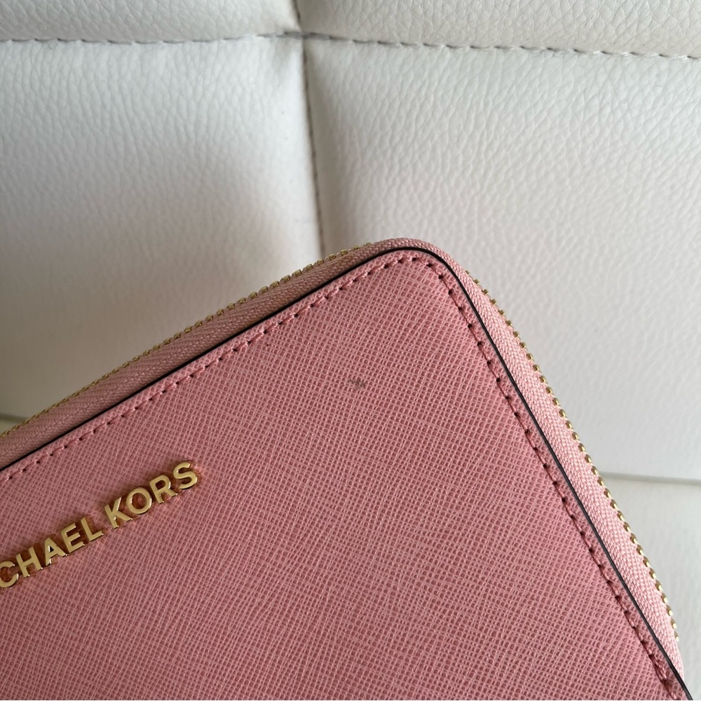 LAST DAY TO PURCHASE! Michael Kors Pink Wallet Zip Wristlet - Picture 3 of 10